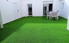 Casa cerca de la playa con patio y garaje privado